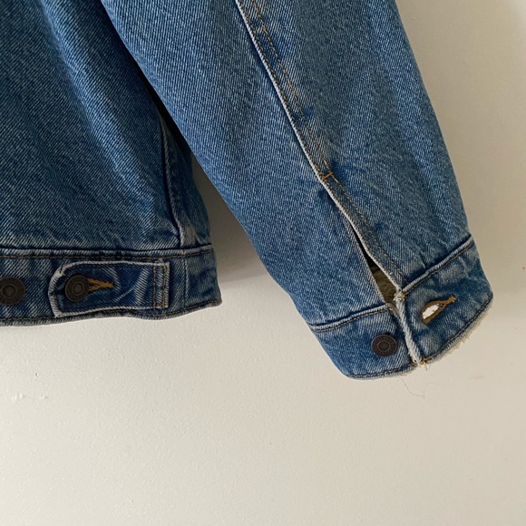 Levi’s Denim Trucker Fleeced collar Denim Jacket - Picture 7 of 8